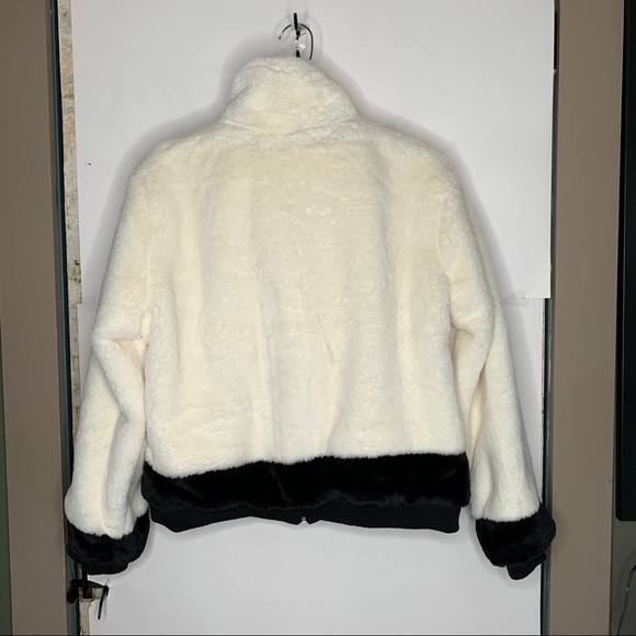 Say What? Women’s Fuzzy coat size Large - Picture 5 of 5